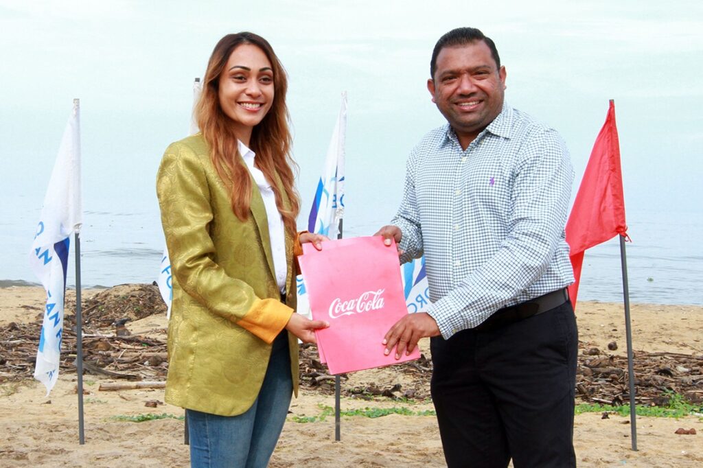 කොකා-කෝලා සහ Clean Ocean අතර හවුල්කාරිත්වය අඛණ්ඩව තුන්වන වසරටත්