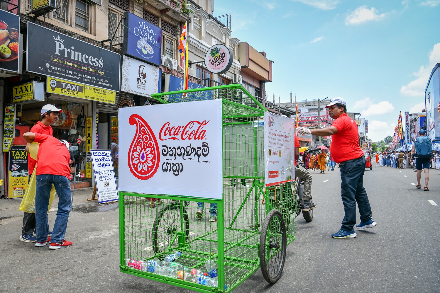 ශ්‍රී දළඳා වන්දනාවට සමගාමීව පාරිසරික තිරසාරභාවය උදෙසා කොකා-කෝලා බෙවරේජස් ශ්‍රී ලංකා විසින් දියත් කළ තවත් එක් සමාජ සත්කාරයක්