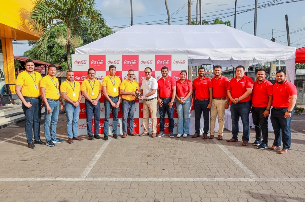 කොකා-කෝලා බෙවරේජස් ශ්‍රී ලංකා ආපසු ලබා දිය හැකි වීදුරු බෝතල් හඳුන්වාදීම වෙනුවෙන් Laugfs සුපිරි වෙළෙඳසැල් ජාලය සමඟ එක් වෙයි