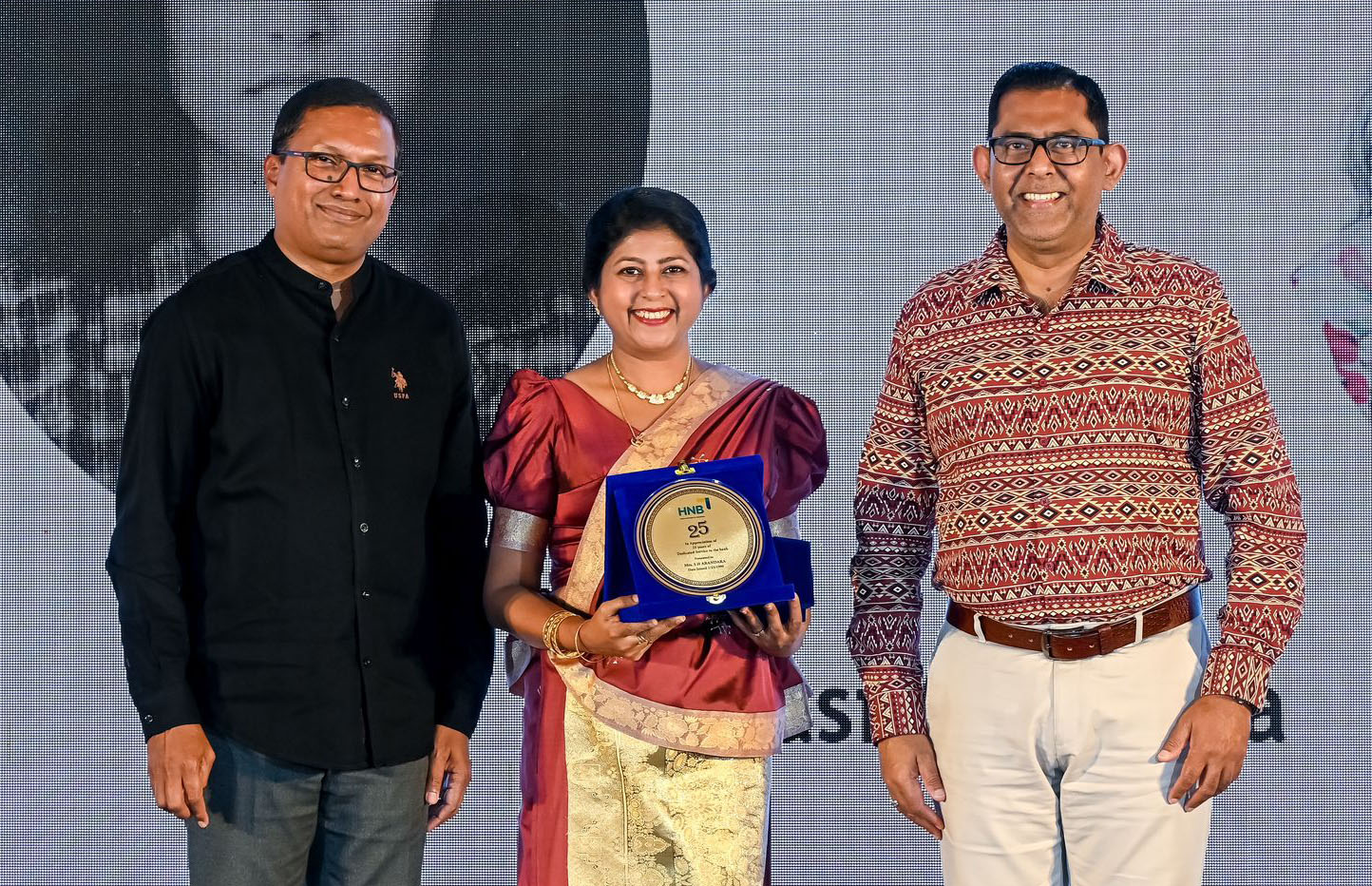 වසර 25ක සේවා කාලයක් සම්පූර්ණ කළ හැටන් නැෂනල් බැංකුවේ කාර්ය මණ්ඩලයට උපහාර