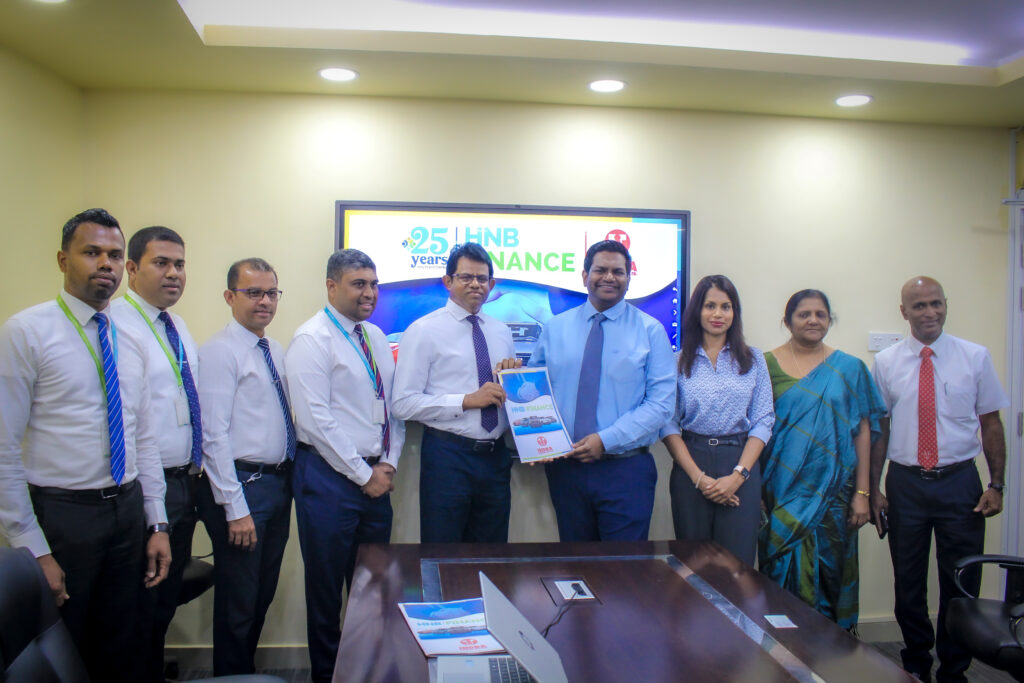 தனது வாடிக்கையாளர்களுக்கு அதிக இலாபம் தரும் லீசிங் வசதிகளை வழங்குவதற்காக Indra Traders உடன் ஒரு ஒப்பந்தத்தில் கையெழுத்திடும் HNB FINANCE