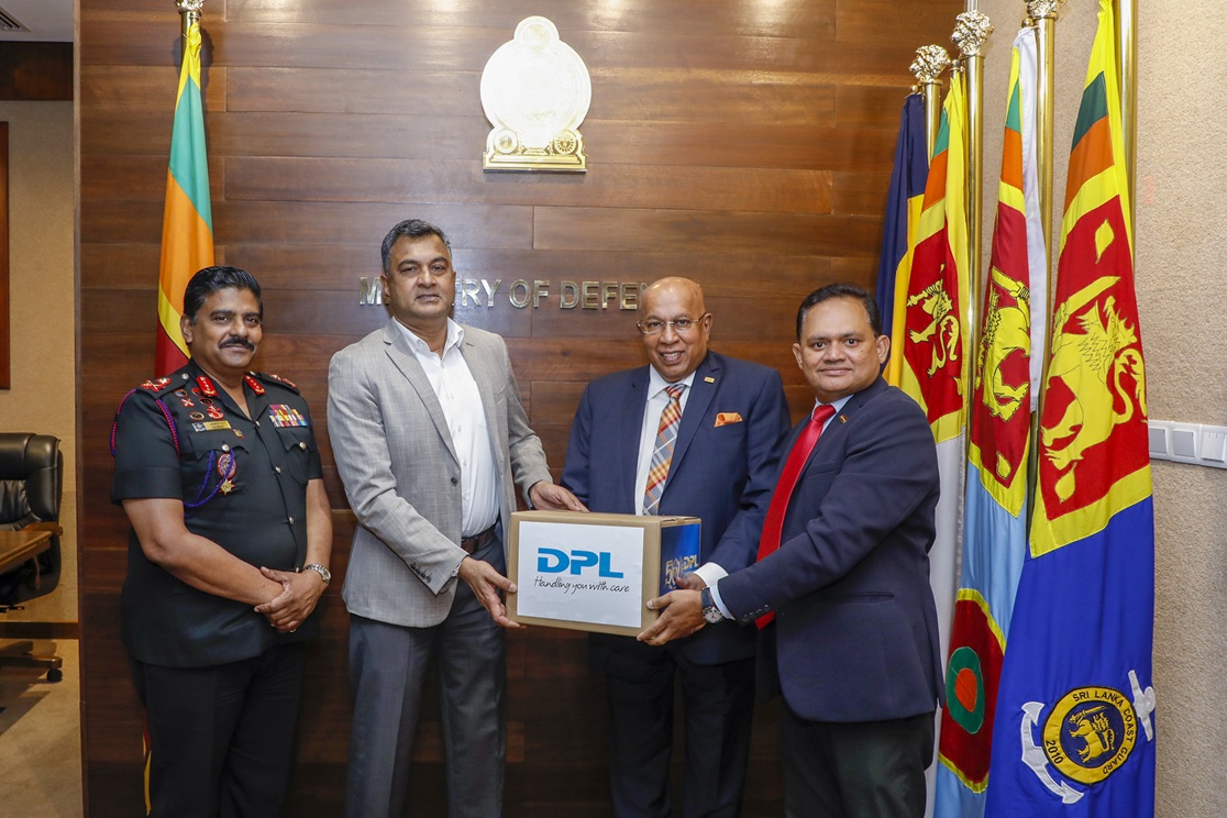 ஹேலீஸ் குழுமத்தின் துணை நிறுவனமான டிப்ட் புரொடக்ட்ஸ் பிஎல்சி வெள்ள நிவாரணப் பணிகளுக்காக பாதுகாப்பு அமைச்சிடம் 50,000 கையுறைகளை நன்கொடையாக வழங்கியது