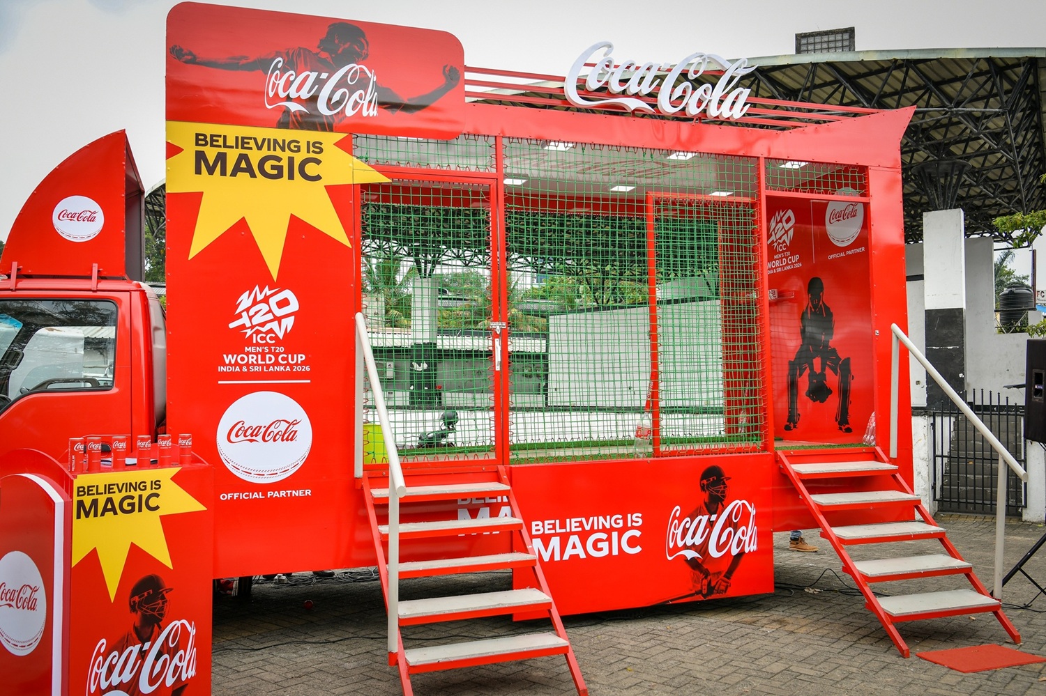 සුවිසල් රසික ආකර්ෂණයක් සමඟින් කොකා-කෝලා T20 ලෝක කුසලානයේ උද්වේගය රට පුරා රැගෙන යයි