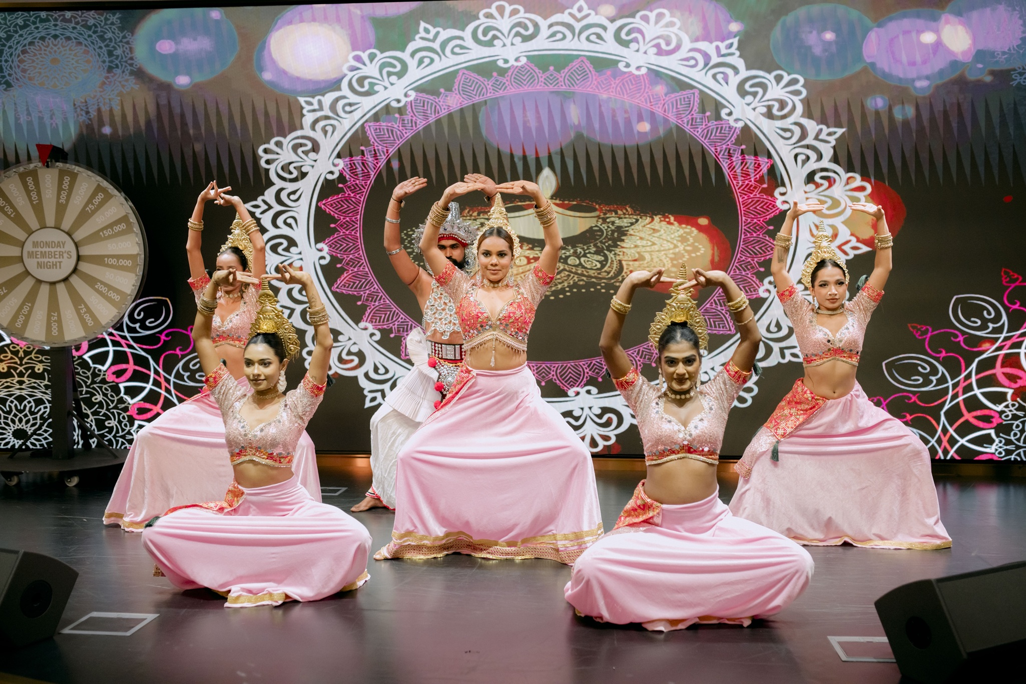 සම්ප්‍රදාය සහ නවීනත්වය එක්තැන් කළ City of Dreams අවුරුදු සැමරුම