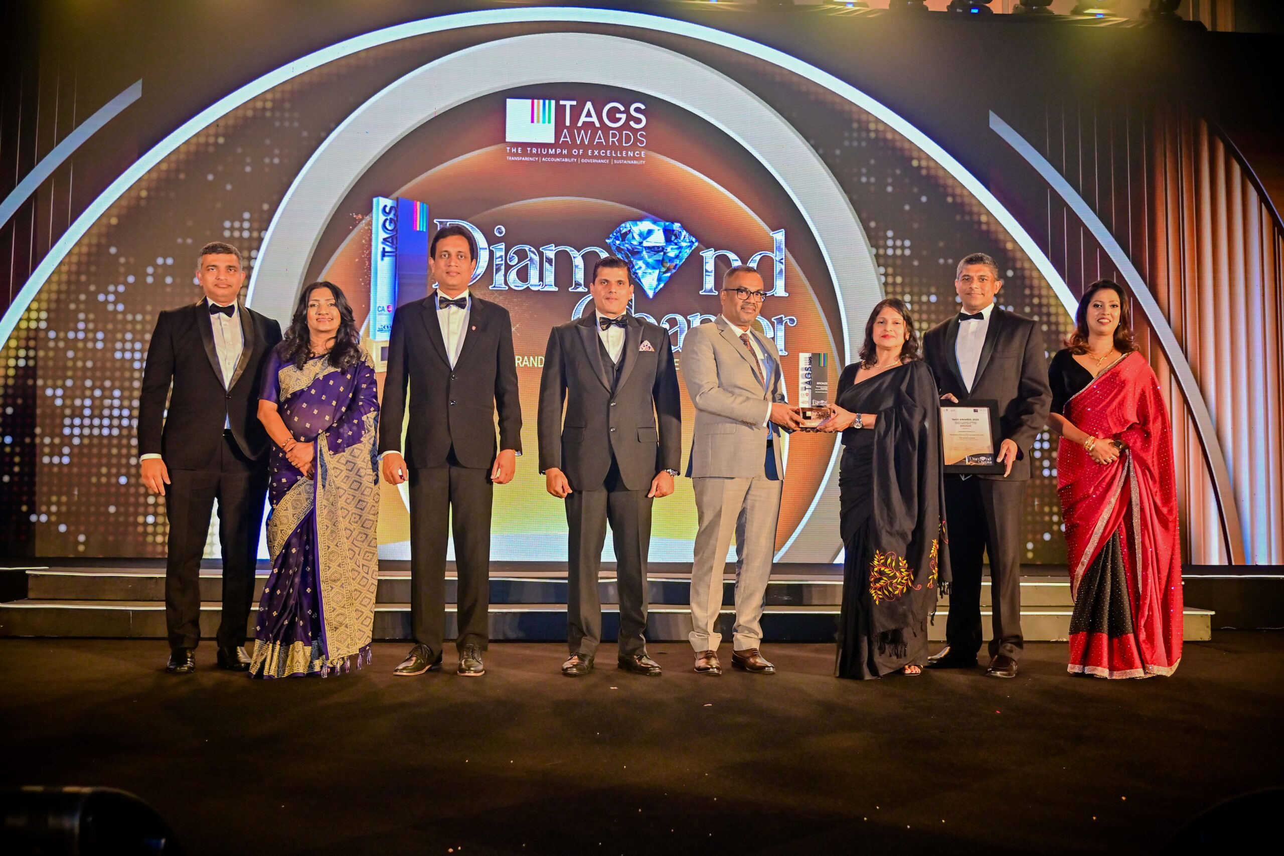 ජනශක්ති ෆිනෑන්ස් පී එල් සී සමාගමට TAGS Awards 2025 හිදී ඇගයුම් රැසක්