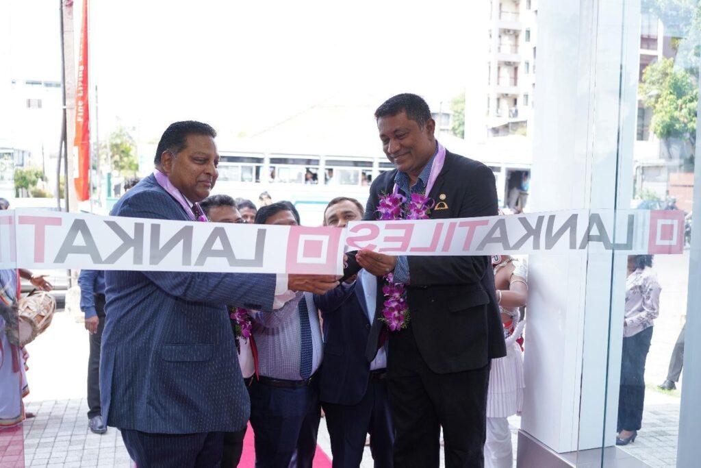 ලංකා ටයිල්ස් නව ප්‍රදර්ශනාගාරය බොරැල්ලේදී විවෘත කරයි
