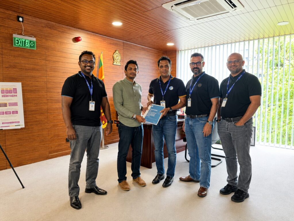 ශ්‍රී ලංකා කලාපීය ඇඟලුම් අපනයනකරුවන්ගේ සංගමය (SLCGE) කර්මාන්ත හා ව්‍යවසාය සංවර්ධන අමාත්‍යාංශයට පෙරළිකාර නිර්මාණ මධ්‍යස්ථාන යෝජනාවක් ඉදිරිපත් කරයි